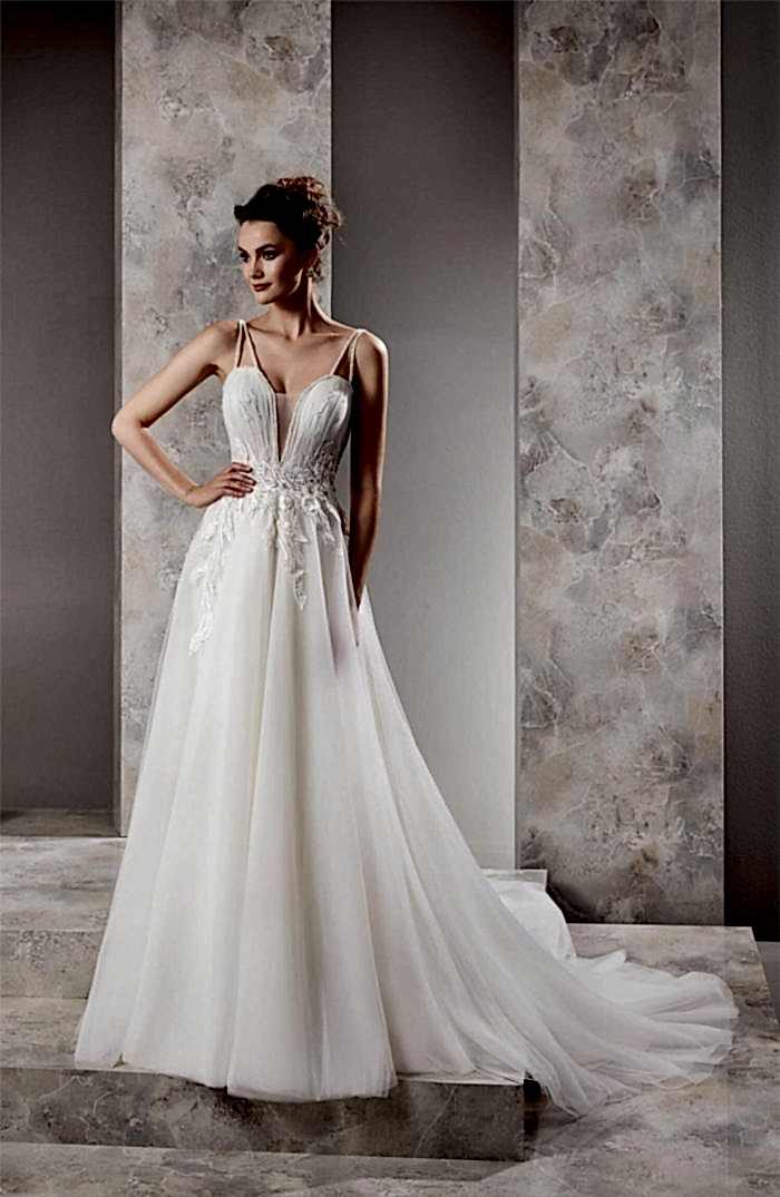 Kuyruklu İnce Askılı Derin V Yaka Gelinlik