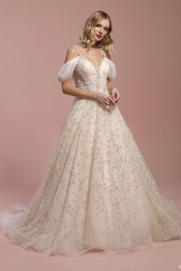 Alternative view of Krem Vintage Çiçek İşlemeli Düşük Kol A Kesim Gelinlik