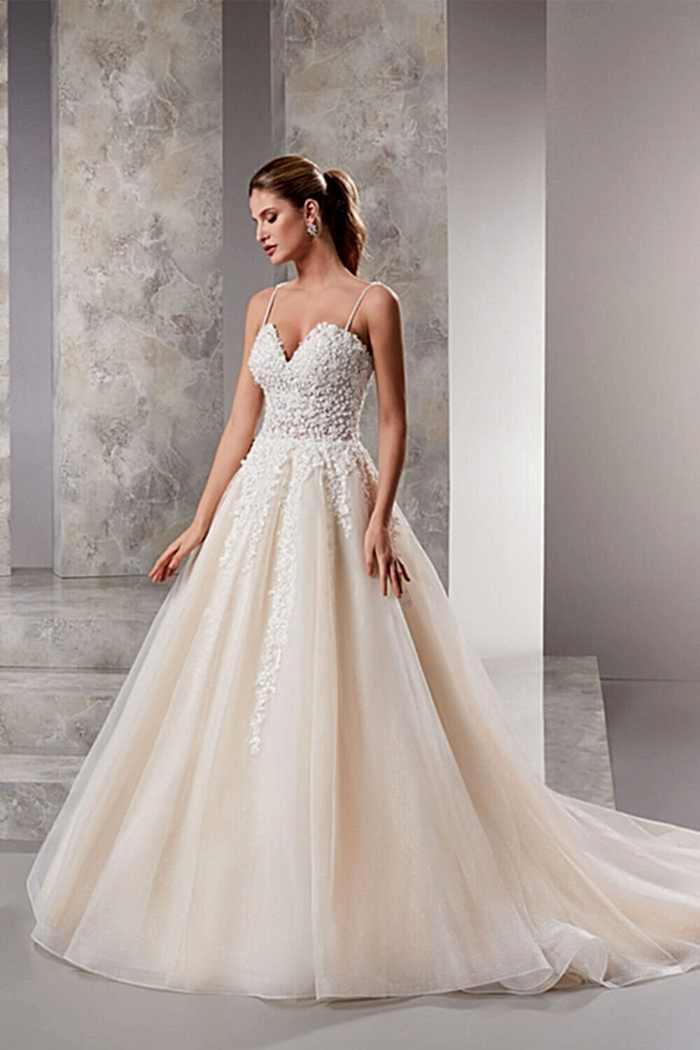 Sırtı Detaylı Dantel İşlemeli A Kesim Gelinlik