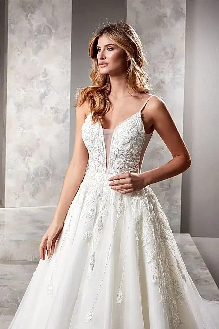 Simetrik Askılı Yaprak Desenli Dekolteli A Kesim Gelinlik