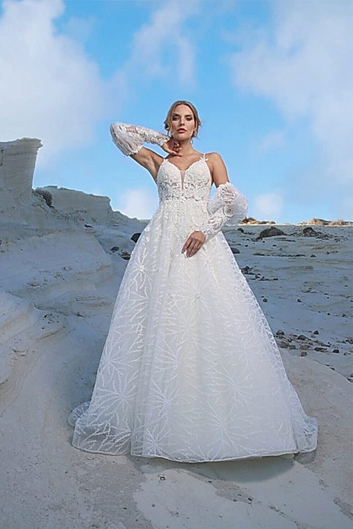 Alternative view of İp Askılı Demonte Kol A Kesim Gelinlik