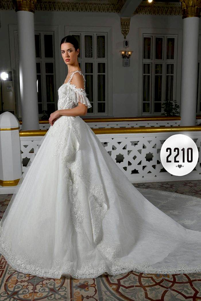 Alternative view of Volan Etekli Düşük Kol Korse Etkili A Kesim Gelinlik