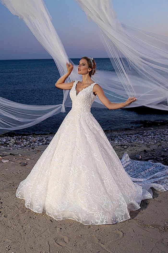 Derin V Yaka Kuyruklu A Kesim Gelinlik