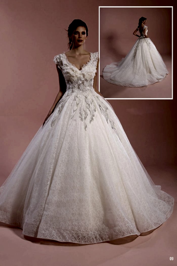 Üç Boyut Çiçekli V Yaka Sırt Dekolteli A Kesim Gelinlik