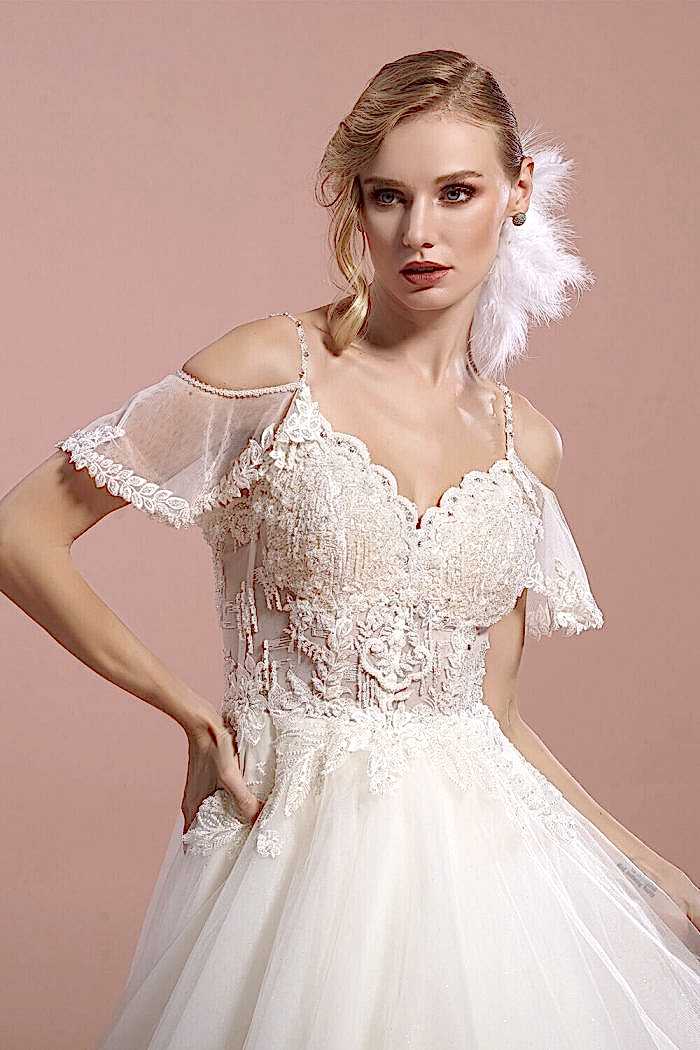 Alternative view of Düşük Kol Korseli Transparan Tül Etekli A Kesim Gelinlik