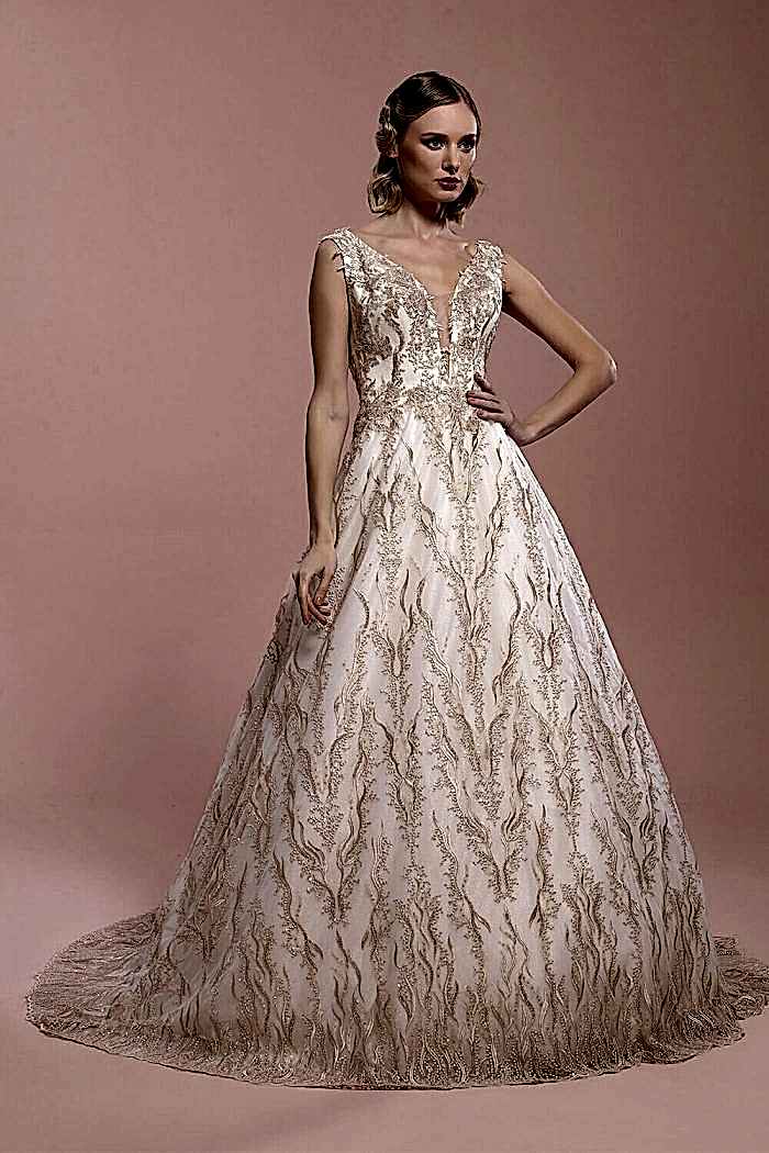 Gold İşlemeli Derin V yaka A Kesim Gelinlik