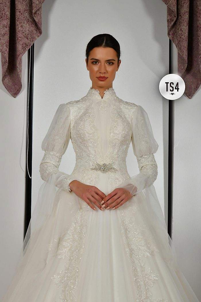 Alternative view of Kristal İşlemeli Balon Kol Broş Detaylı A Kesim Tesettür Gelinlik