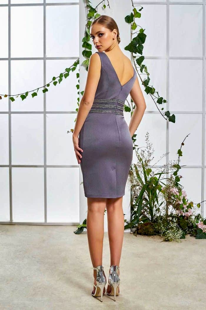 Alternative view of Derin V Yaka Sırt Dekolteli Mor Kısa Abiye Elbise