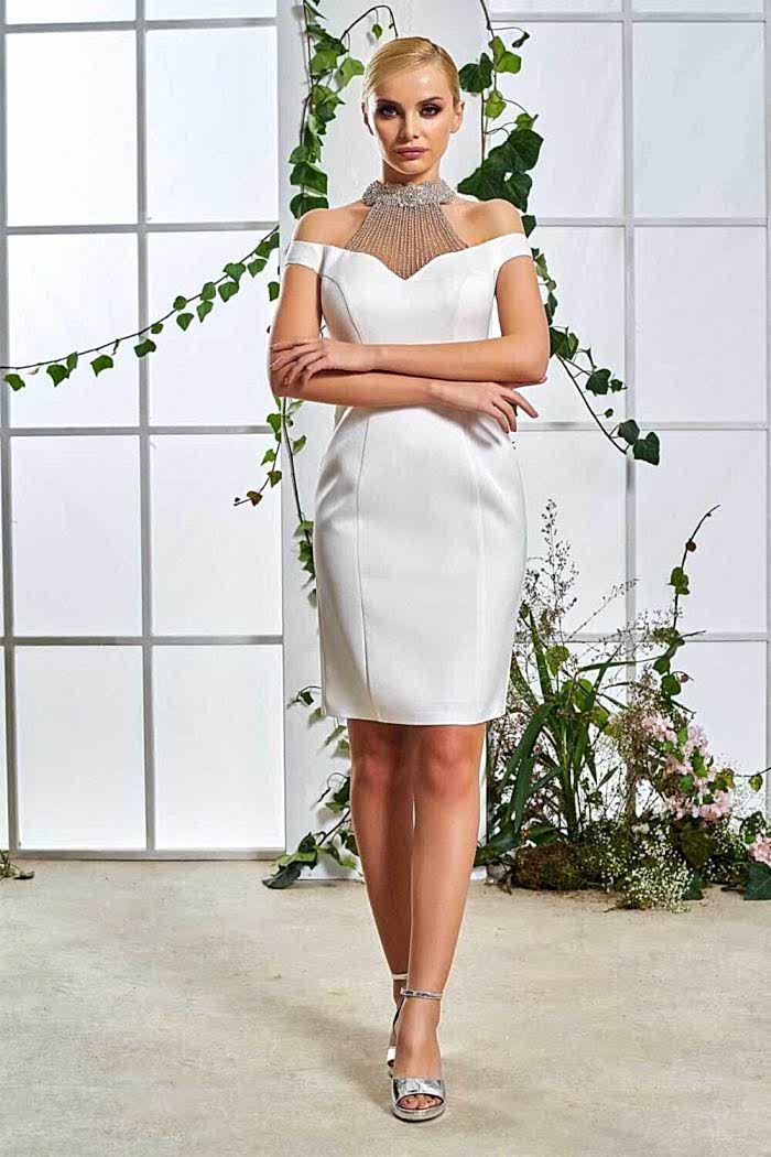 Kayık Yaka Taş İşlemeli Beyaz Abiye Elbise