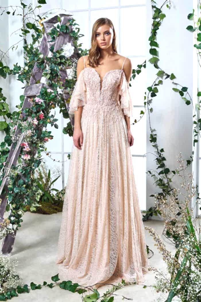 Askılı Kayık Yaka Dantel İşlemeli Pudra Abiye Elbise