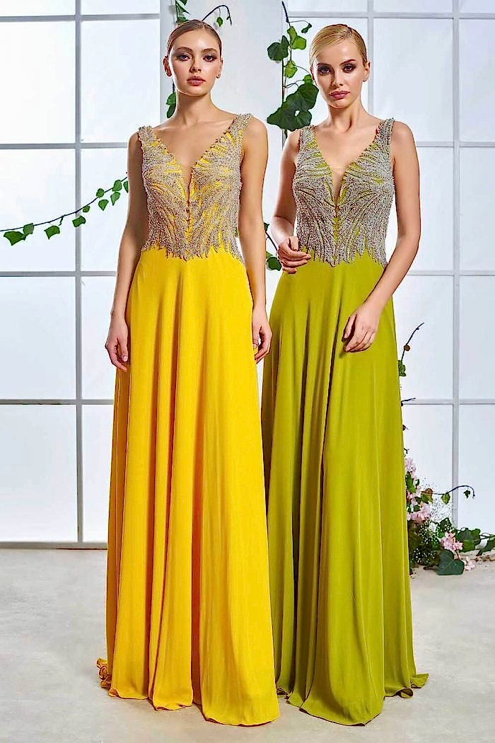 Sarı Taş İşlemeli V Yaka Uzun Gece Elbisesi