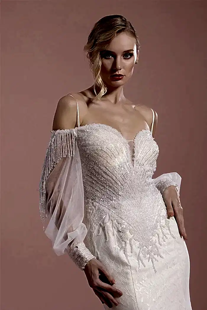 Alternative view of Spagetti Askı Bishop Kol Kristal İşlemeli Kuyruklu Balık Gelinlik