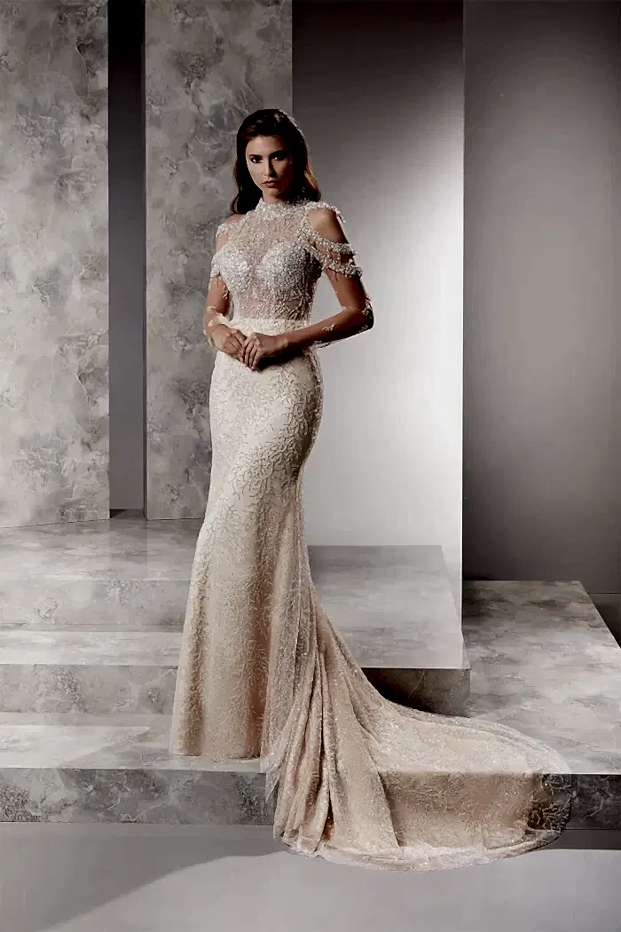 Belden kuyruklu Halter Yaka Omuz Sarkaçlı Kristal İşleme Balık Gelinlik