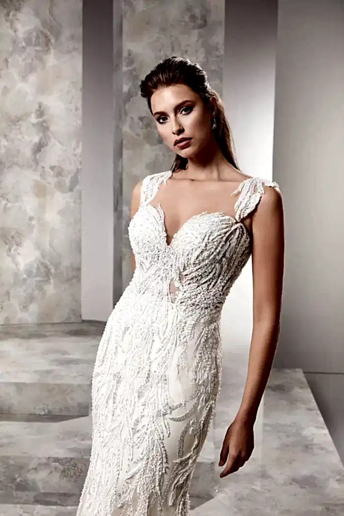 Alternative view of İllüzyon Yaka Sırt Dekolteli Transparan Balık Gelinlik