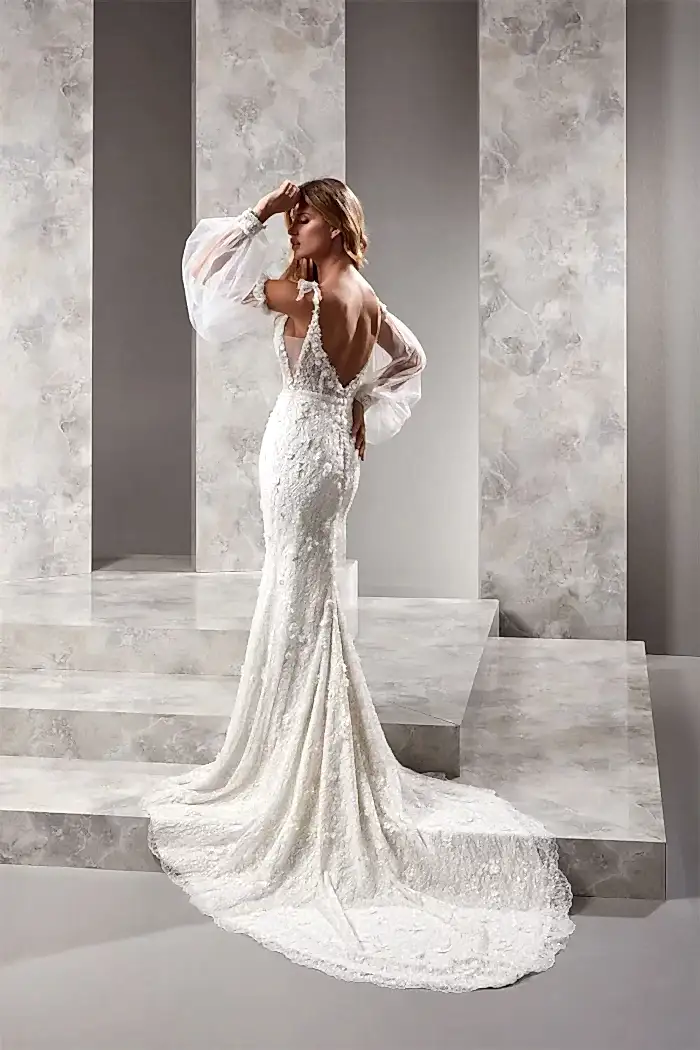 Alternative view of Kalp Yaka Demonte Balon Kol 3D Çiçek İşlemeli Balık Gelinlik