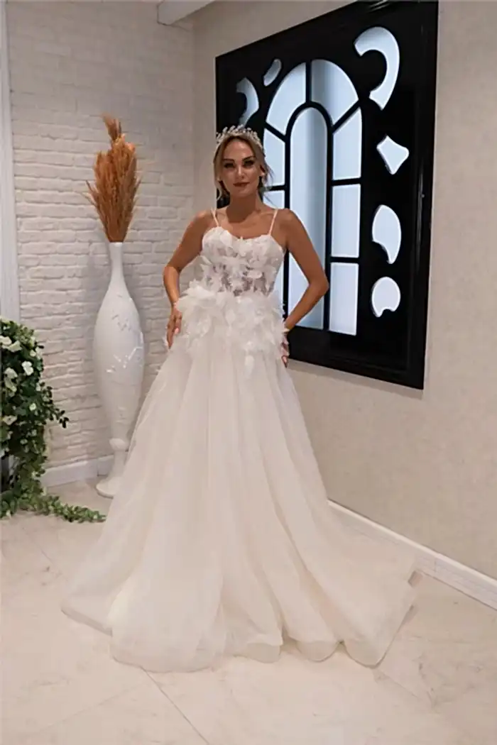 Alternative view of Balon Kol Detaylı 3 Boyutlu Helen Gelinlik