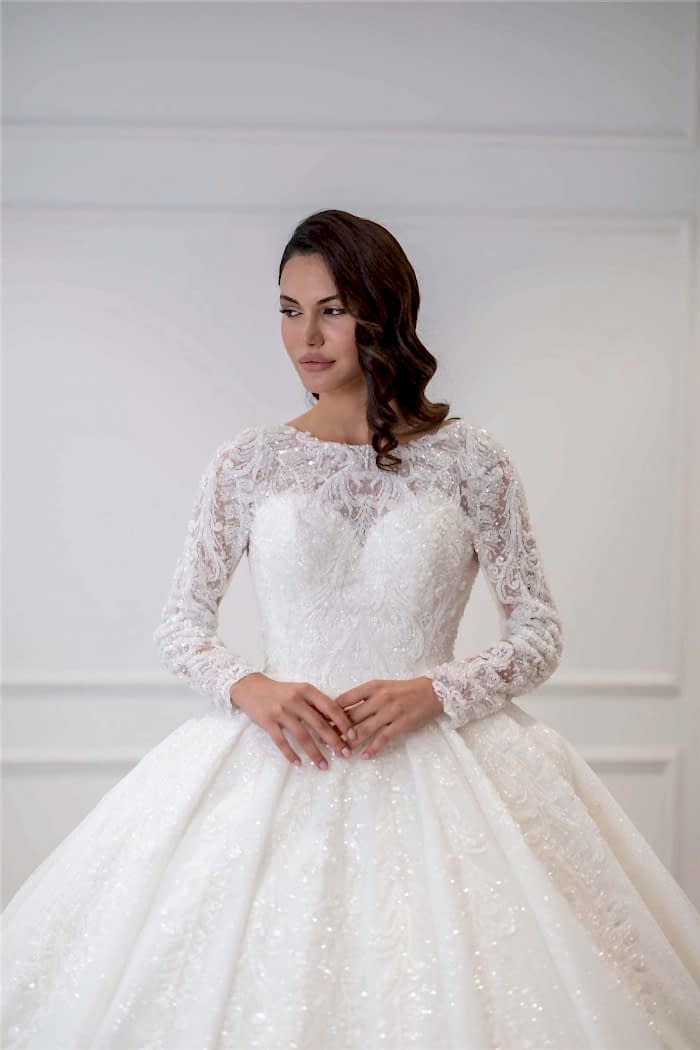 Boncuk İşlemeli Kalp Yaka Uzun Kollu Prenses Gelinlik