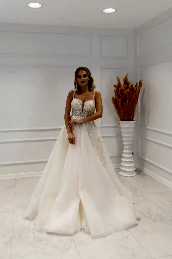 Derin V Yaka Çift Askılı Helen Gelinlik