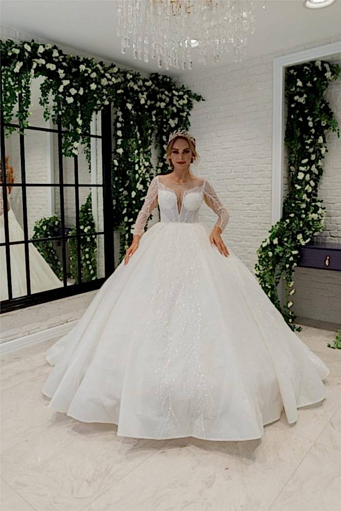 Derin V Yaka Transparan Kollu Prenses Gelinlik