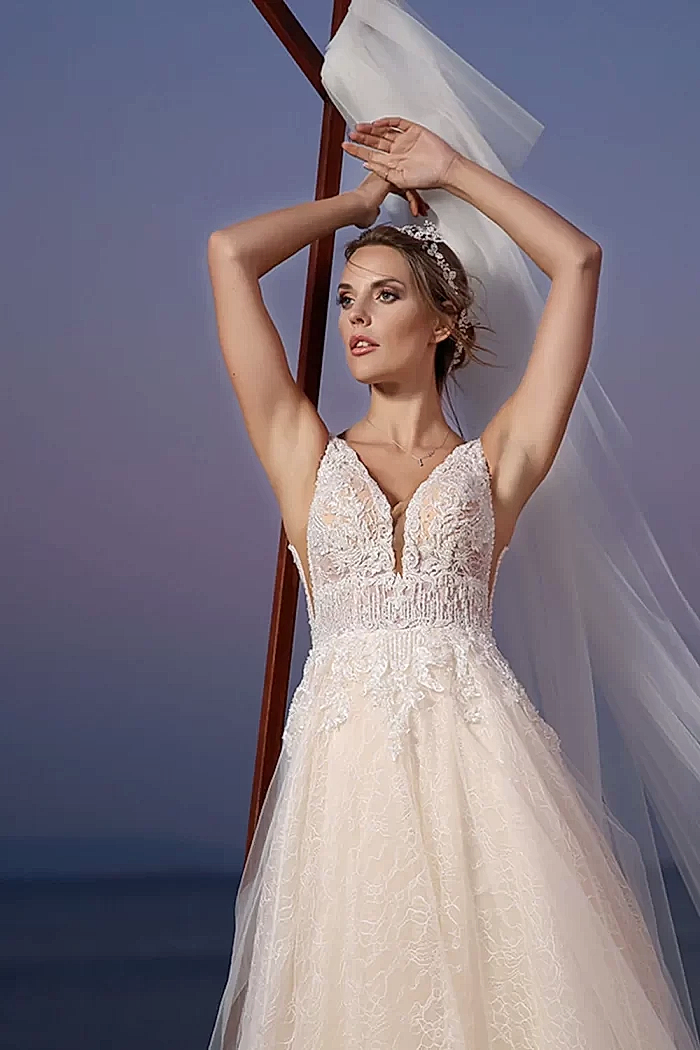 Alternative view of Kalın Askılı V Yaka İşlemeli Nude Tonlarda Helen Gelinlik