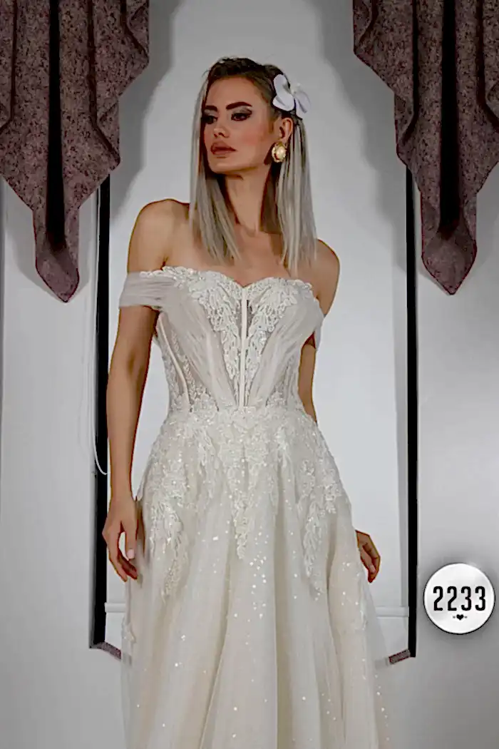 Alternative view of Korse Etkili Kayık Yaka Düşük Omuzlu Işıltılı Helen Gelinlik