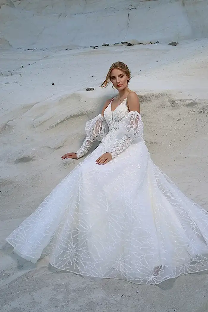 Alternative view of V Yaka Demonte Kol Kendinden Desenli Helen Gelinlik