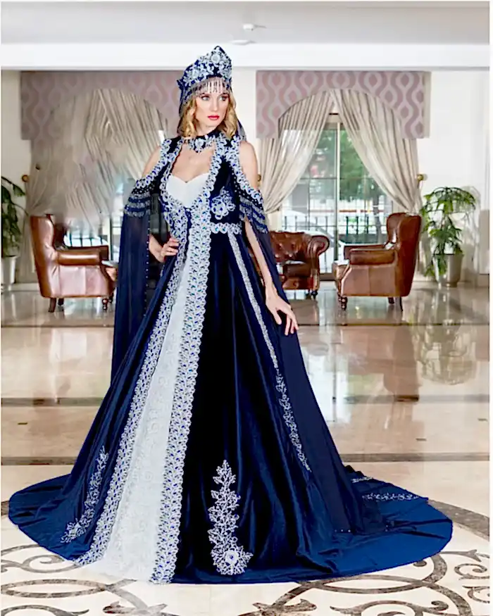 Beyaz Lacivert Kabarık Uzun Kaftan Bindallı