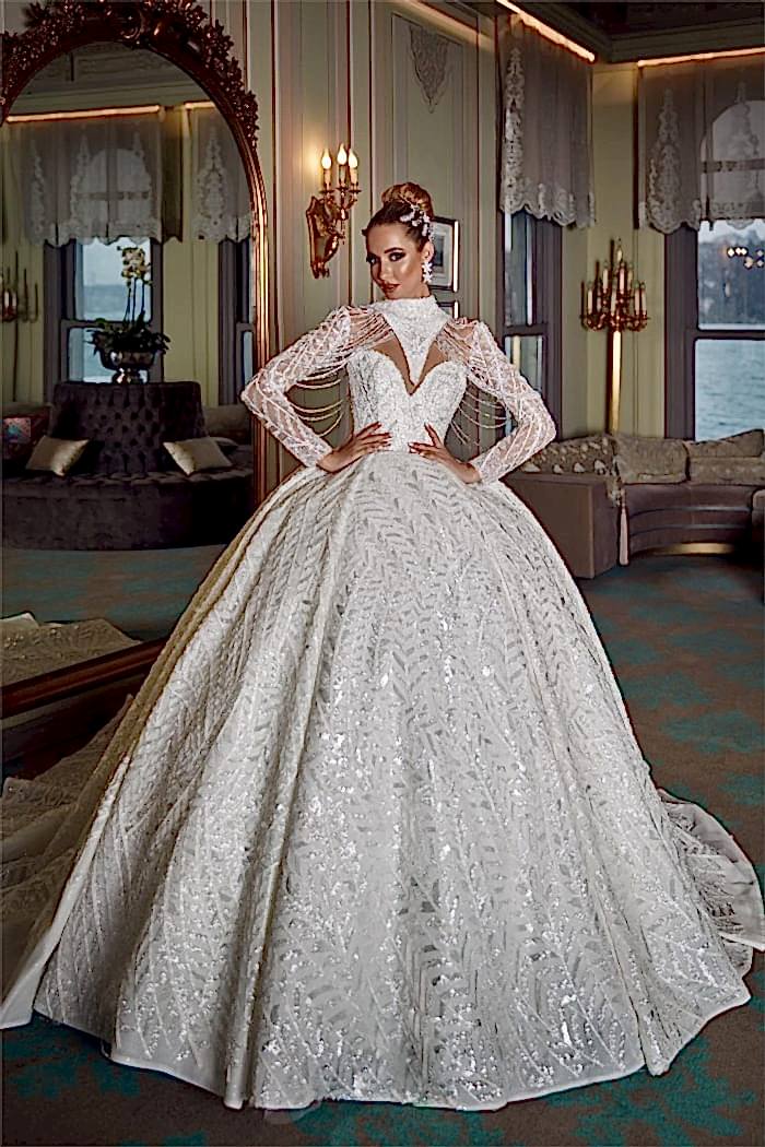 Kol Taş İşlemeli Derin V Yaka Prenses Gelinlik