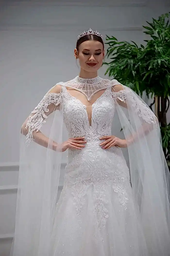 Hakım Yaka Göğüs Dekolteli Helen Gelinlik Modeli