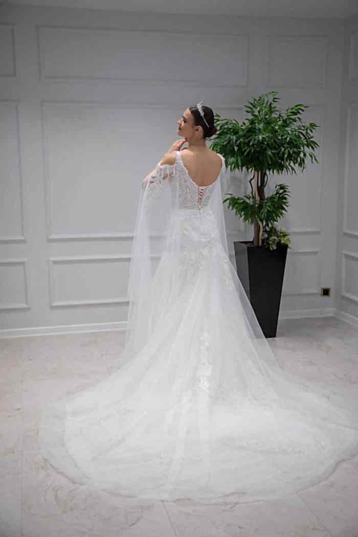 Alternative view of Sırt Dekolteli Pelerinli Helen Gelinlik