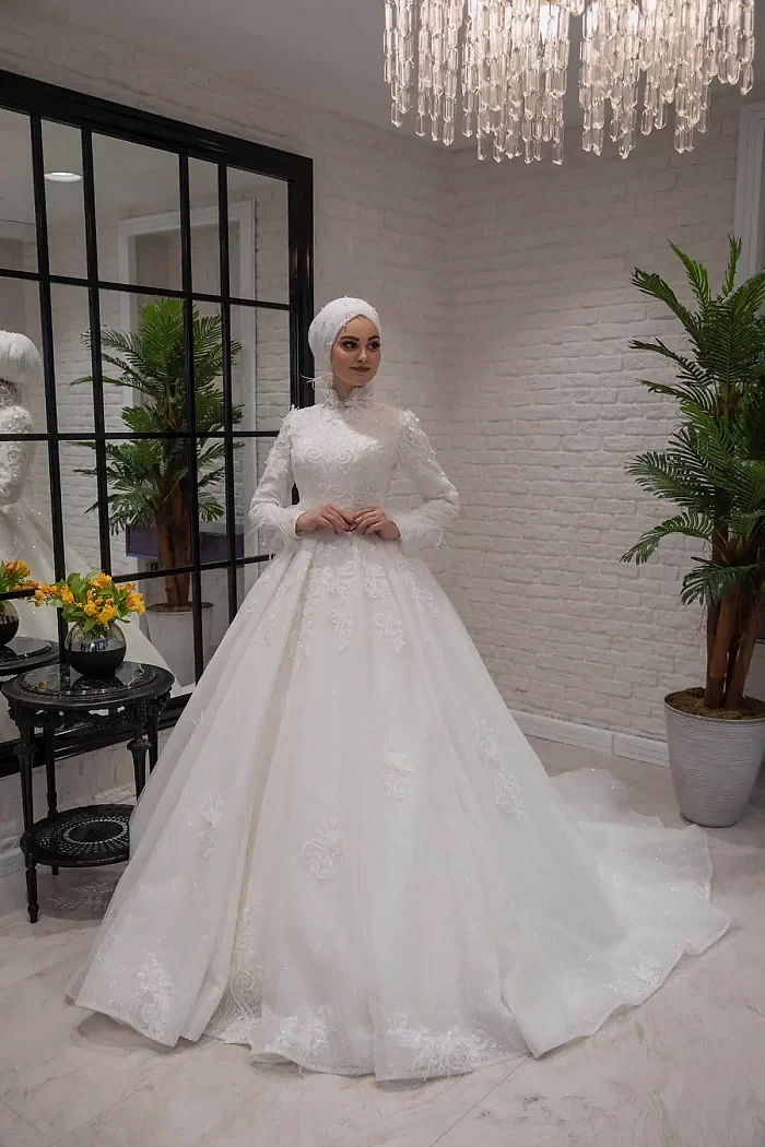 Sırt Dekolteli Çiçek İşlemeli A Kesim Tesettür Gelinlik