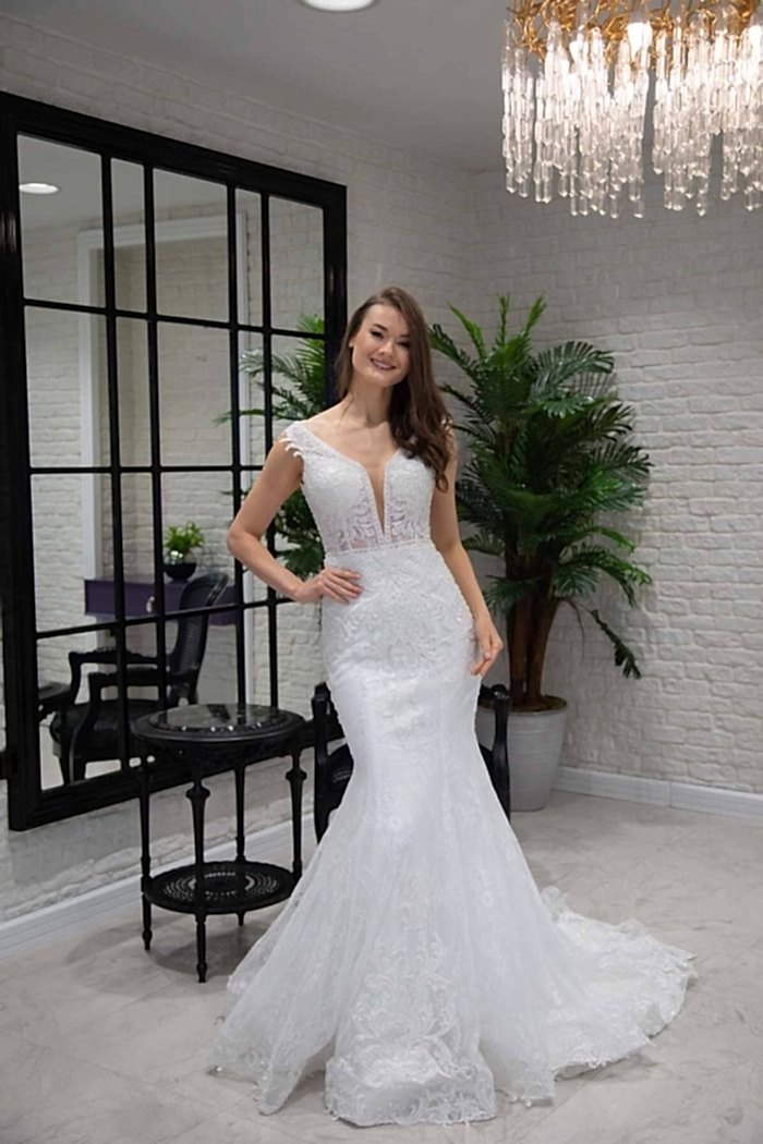 3D İşlemeli V Yaka Kuyruklu Balık Gelinlik