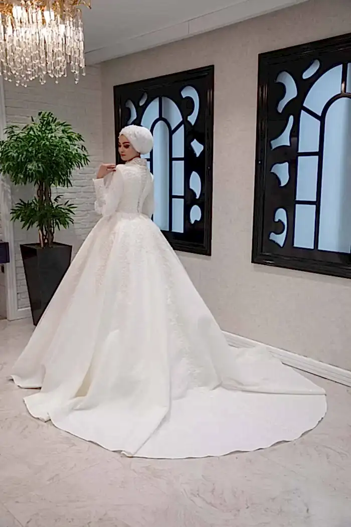 Alternative view of Kuyruklu Kristal Taş İşlemeli Prenses Tesettür Gelinlik