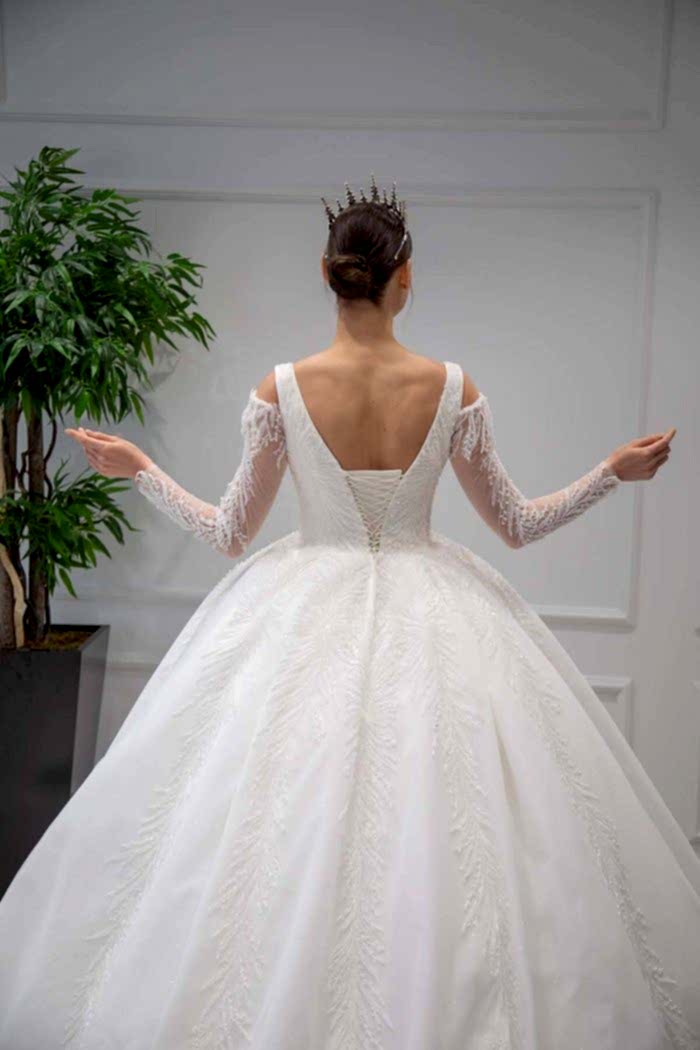 Alternative view of Dantel İşlemeli Uzun Kollu Prenses Gelinlik