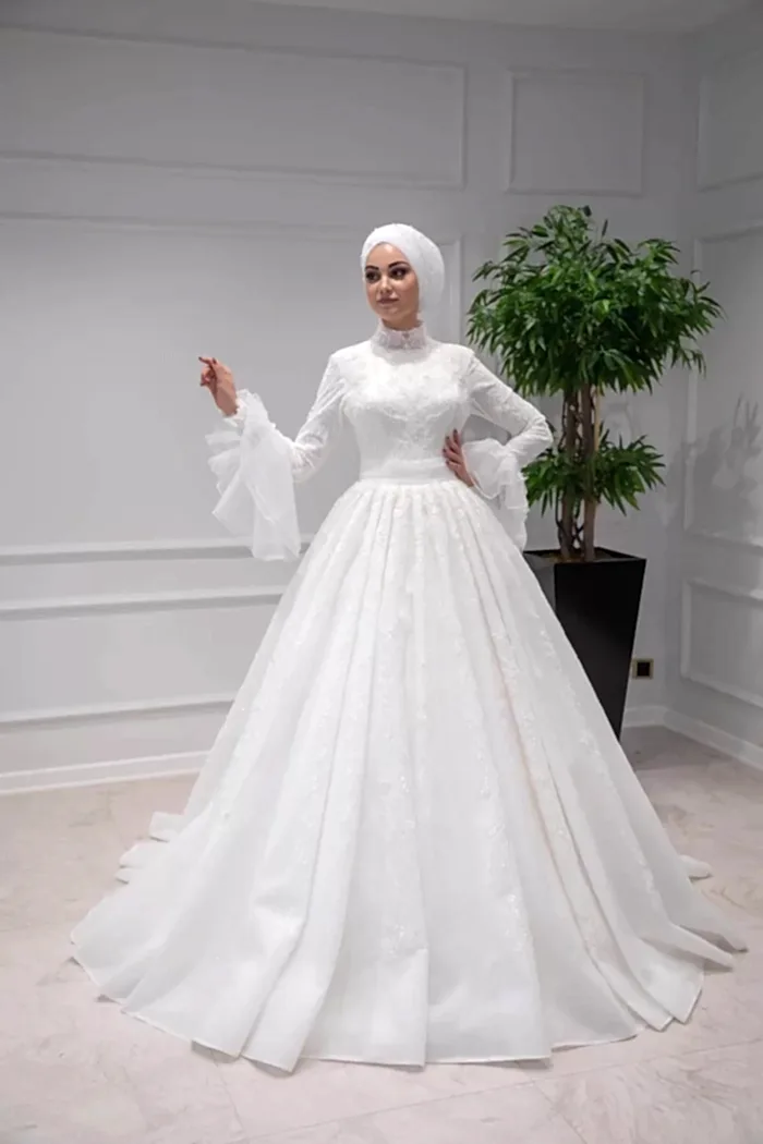 Bohem Kol Çiçek İşlemeli Prenses Tesettür Gelinlik Modeli
