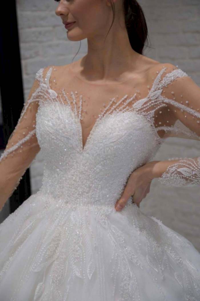 Alternative view of Kristal Taş İşlemeli Sırt Dekolteli Prenses Gelinlik