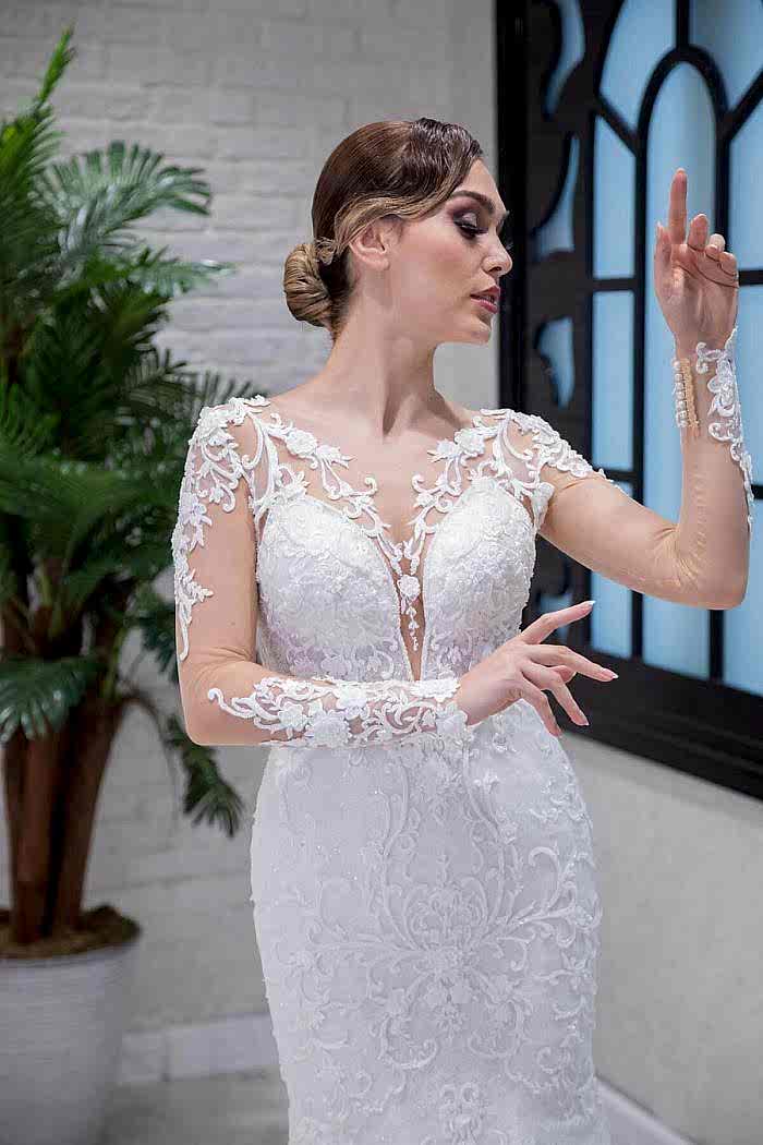 Alternative view of Uzun Kollu Derin V Yaka Balık Gelinlik