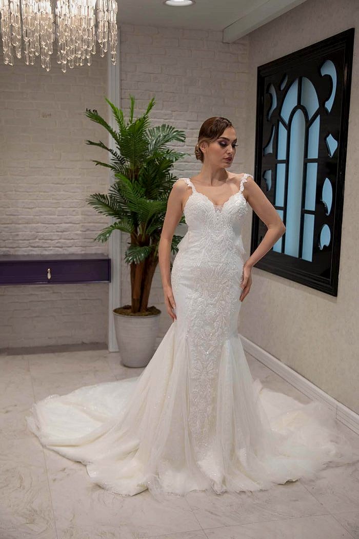 Dantel İşlemeli V Yaka Balık Gelinlik