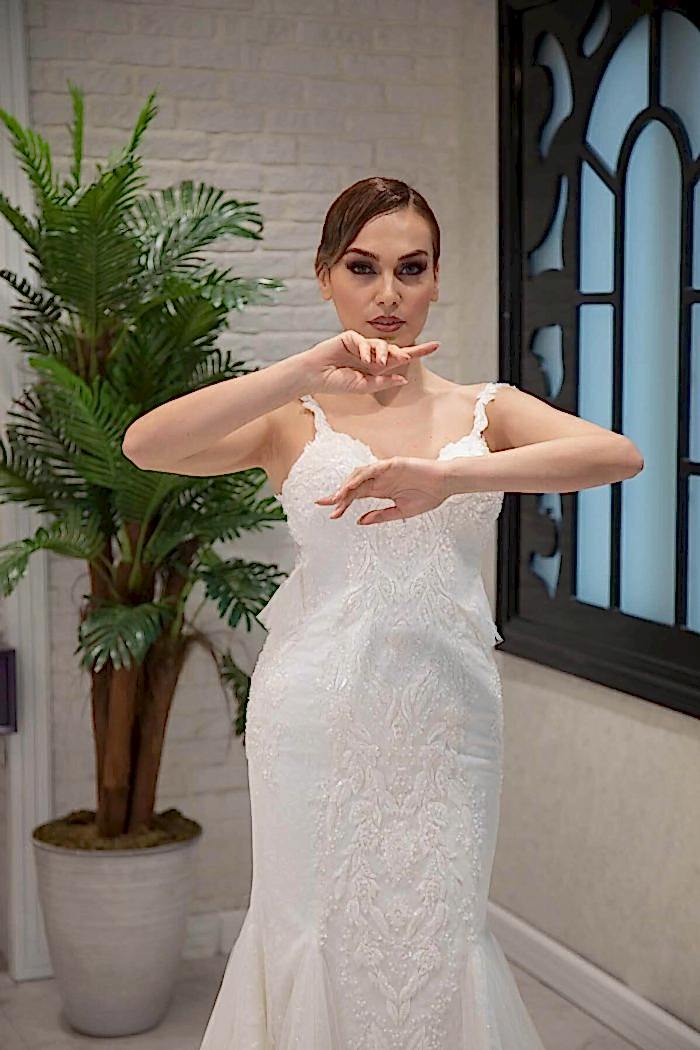 Alternative view of Dantel İşlemeli V Yaka Balık Gelinlik