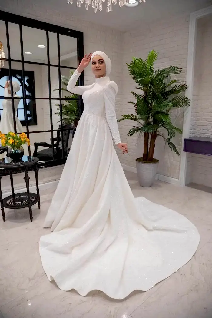 Uzun Kollu 3D İşlemeli A Kesim Tesettür Gelinlik