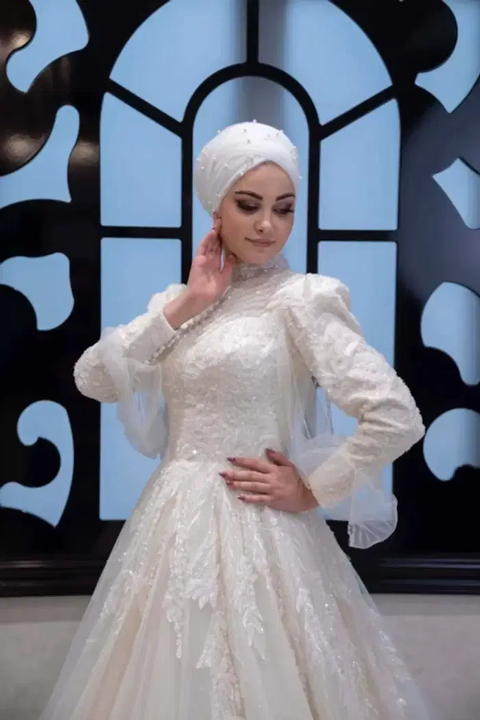 Alternative view of Hakim Yaka Boncuk İşlemeli A Kesim Tesettür Gelinlik