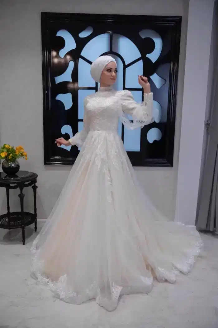 Hakim Yaka Boncuk İşlemeli A Kesim Tesettür Gelinlik