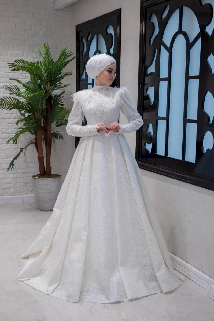 Göğüs Dekolteli 3D Taş İşlemeli A Kesim Tesettür Gelinlik