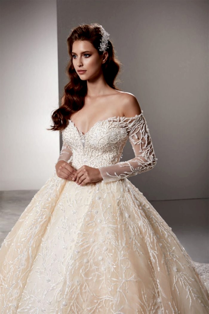 Alternative view of Dal Desen İşlemeli Düşük Omuz Uzun Kollu Ekru Prenses Gelinlik