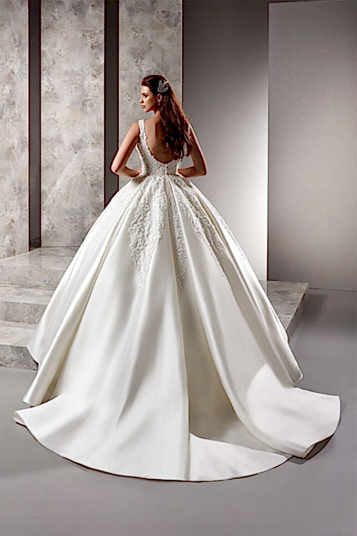 Alternative view of Kristal İşleme Sırt Dekolteli Prenses Gelinlik Modeli