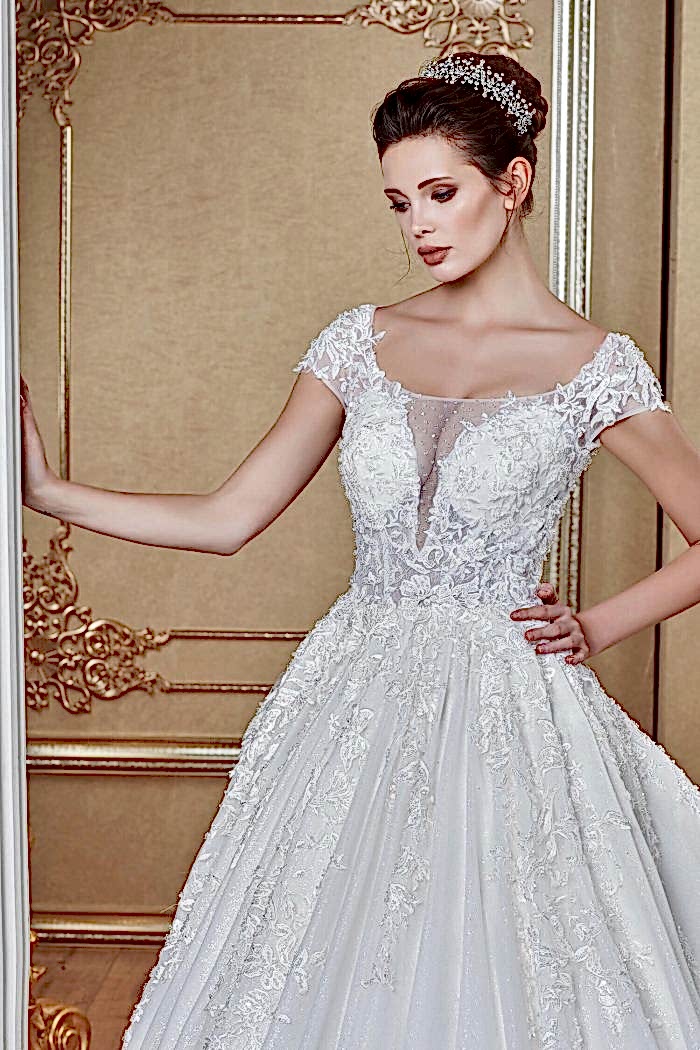 U Yaka Derin Göğüs Dekolteli Korseli Prenses Gelinlik