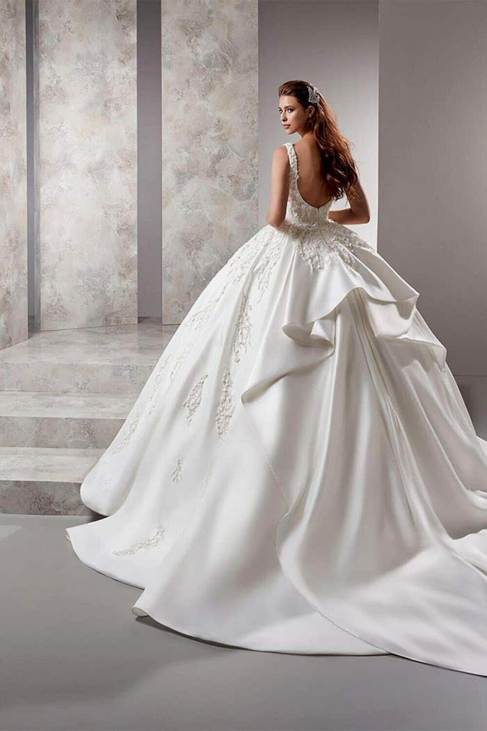 U Yaka Sırt Dekolteli Kuyruklu Prenses Gelinlik