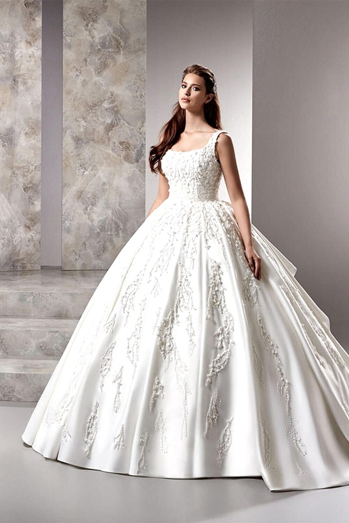 Alternative view of U Yaka Sırt Dekolteli Kuyruklu Prenses Gelinlik