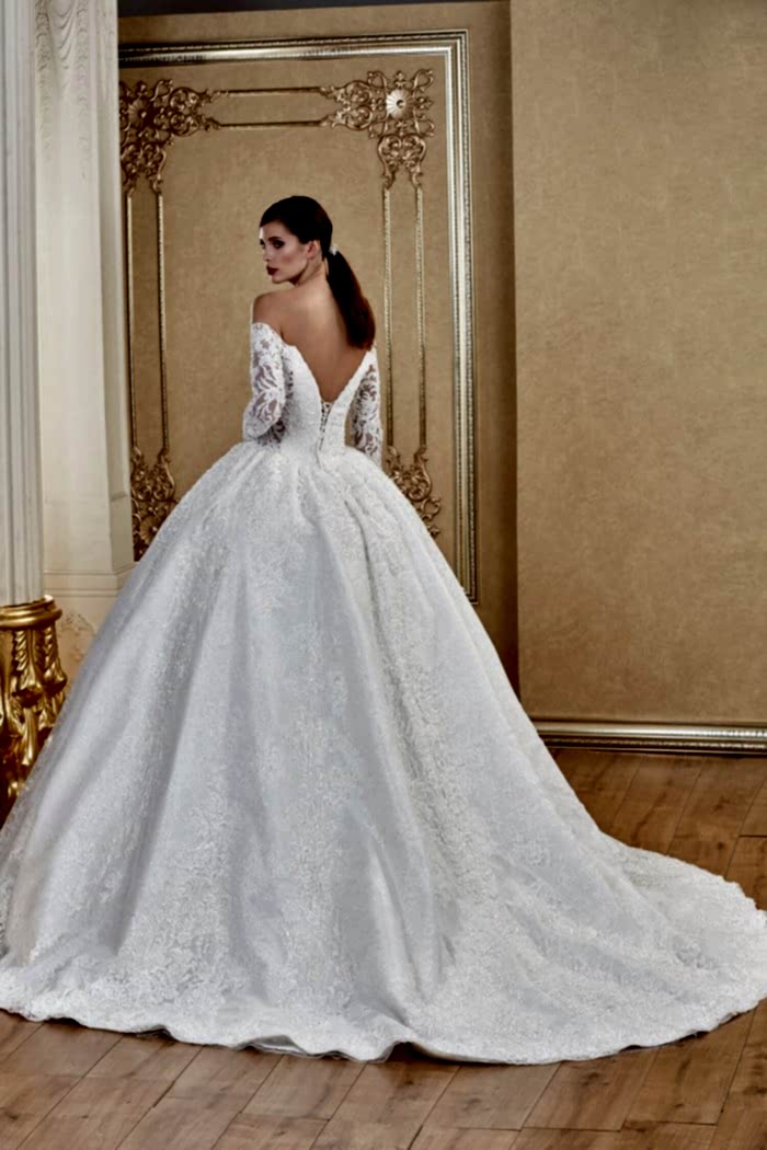 Alternative view of Straplez Yaka Uzun Kol Transparan Sırt Dekolteli Prenses Gelinlik