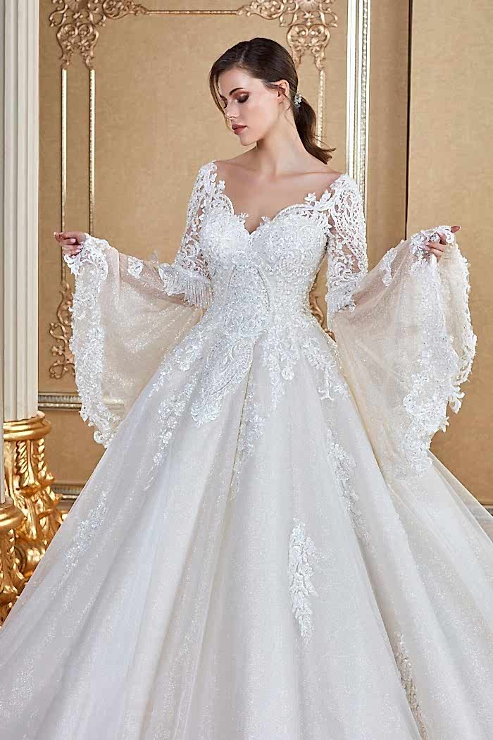 Geniş V Yaka Sırt Dekolteli Prenses Gelinlik